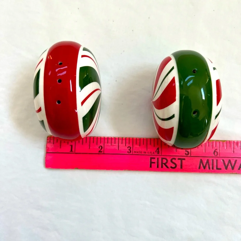 Christmas Salt and Pepper Shakers (2) Pier 1 (P1) Vintage Red Green Round Swirl